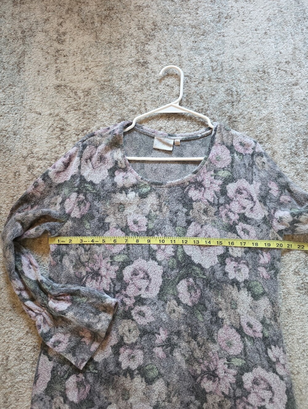 Dantelle Floral Fuzzy Knit Bell Sleeve Top – Size Large - Picture 8 of 9